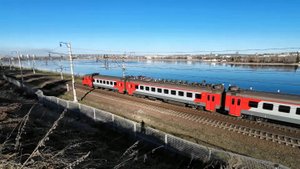 Поезда России осенью в Сибири: грузовые и пассажирские поезда РЖД в Иркутске [октябрь 2025]