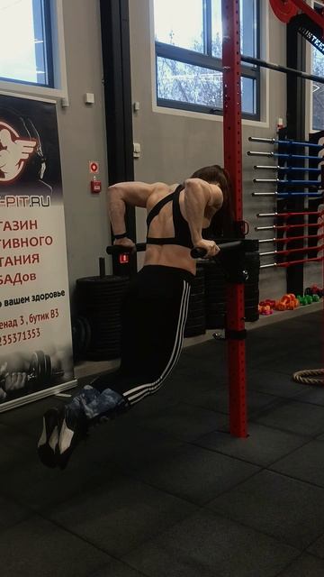 Отжимания в брусьях