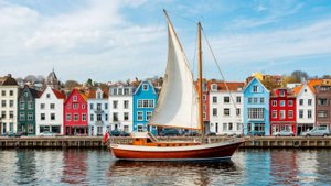 Белеет парус одинокий (философская).