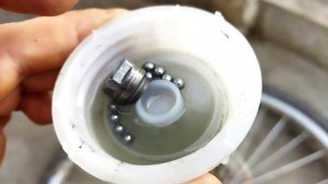 Смазка втулок велосипеда перед зимним сезоном.