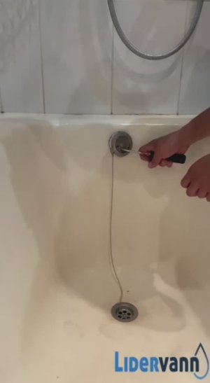 Установка акрилового вкладыша в ванну