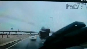 Чудом не опрокинул грузовик