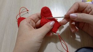 Ёлочные игрушки колпак и сапожок спицами