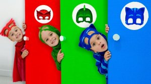 Крис превращается в разных супергероев!