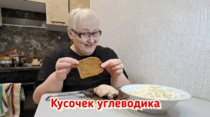 Сегодня день оладушек... А мне можно только квашеную капусту в неограниченных количествах.