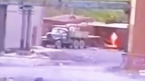 Светящаяся Фигура в Гараже