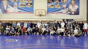 Открытая тренировка ко Дню тренера провели борцы вольного стиля