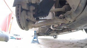 Ford Explorer V. Замена правого нижнего рычага передней подвески.