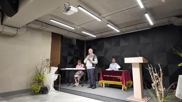 Видна из города та тёмная гора