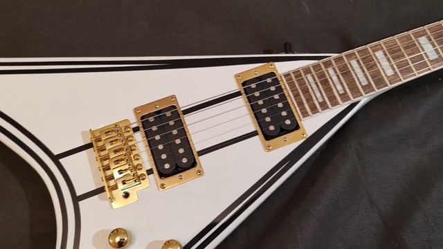 Обзор сборки китайской реплики Jackson Custom Shop Randy Rhoads Concorde смотреть онлайн