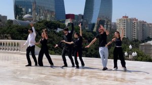 Девушки Танцуют Классно Туристами В Баку Мадина Лезгинка 2025 Madina Lezginka ALISHKA Flame Towers