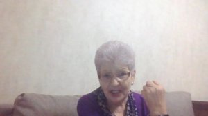 Мегаматерь любуется собачкой, а не ребенком