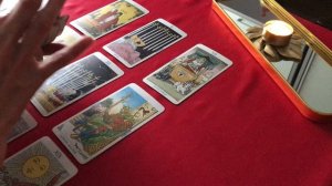 Какой мужчина проснулся с мыслями о вас? Гадание Таро