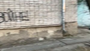 На улице Лесной в Донецке какие-то вандалы разрисовали стену