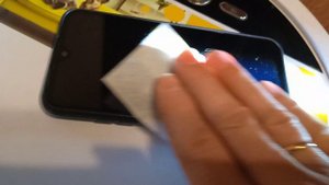 Как наклеить стекло на телефон без пыли