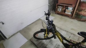 КЛЕИМ ДОРОГУЮ ПЛИТКУ В ГАРАЖ, при этом плитка эта куплена да КОПЕЙКИ 🧐🧐🧐