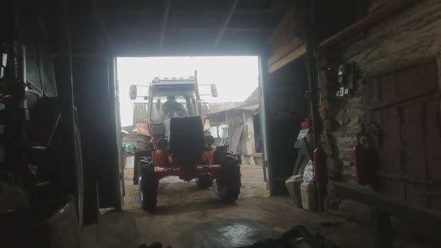 ...и и снова ТЕХНИЧЕСКОЕ ОБСЛУЖИВАНИЕ трактора. ЛТЗ-55 готов к работе зимой! смотреть онлайн