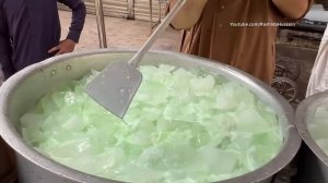 Освежающий уличный напиток Pakola Doodh