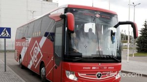 В Краснодаре неизвестный разбил стекло автобуса ФК "Спартак"