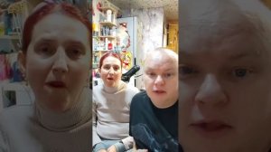 Ночной эфир от 3.11.25 у Кати с ухом получше, поздний ужин. Пришлось угощать конфетами