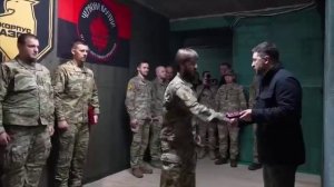 🤡Кокаиновый фюрер вылез поближе к фронту на фоне нарастающей агонии Красноармейской группировки.