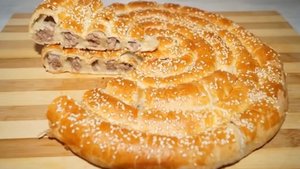 Мясной пирог улитка из дрожжевого теста!