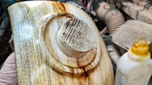 Получение блестящего покрытия на деревянных изделиях.