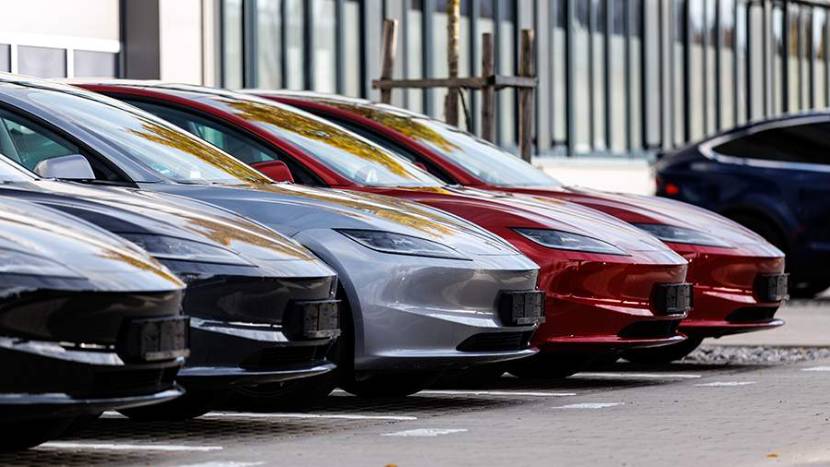 Американская семья подала в суд на Tesla из-за гибели супружеской пары