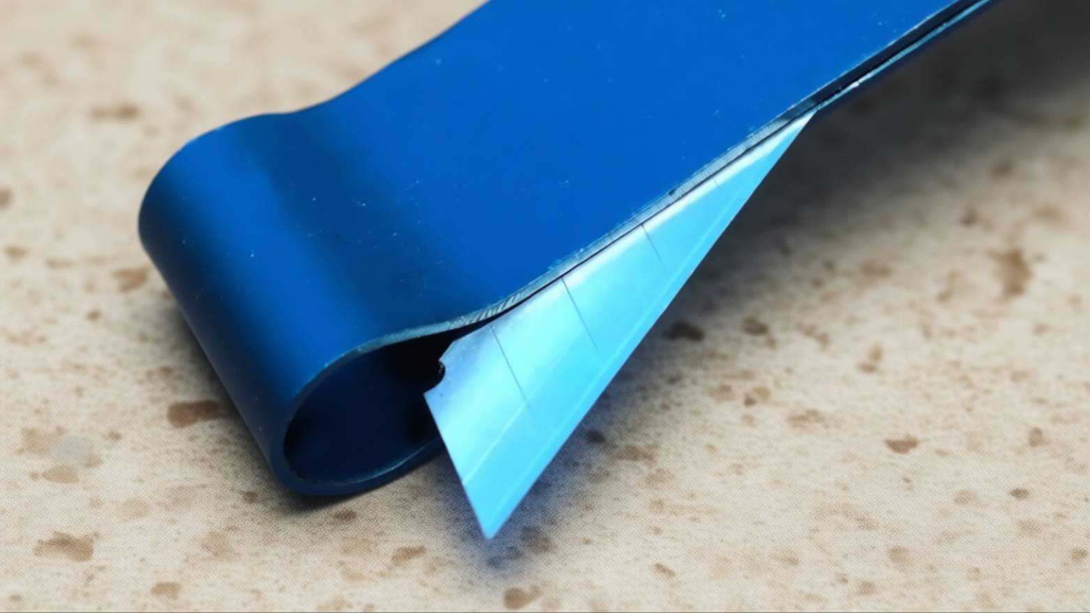 ЗАЧИСТКА КАБЕЛЕЙ БЕЗ ХЛОПОТ! Самодельный инструмент, который работает лучше покупного.