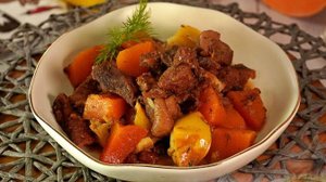 Ярко, вкусно, уютно. СВИНИНА, ТУШЕННАЯ С ТЫКВОЙ И АЙВОЙ