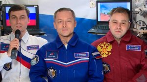 Российские космонавты поздравили россиян с Днем народного единства с МКС