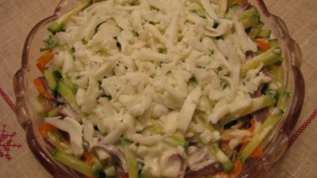 Слоеный салат с языком