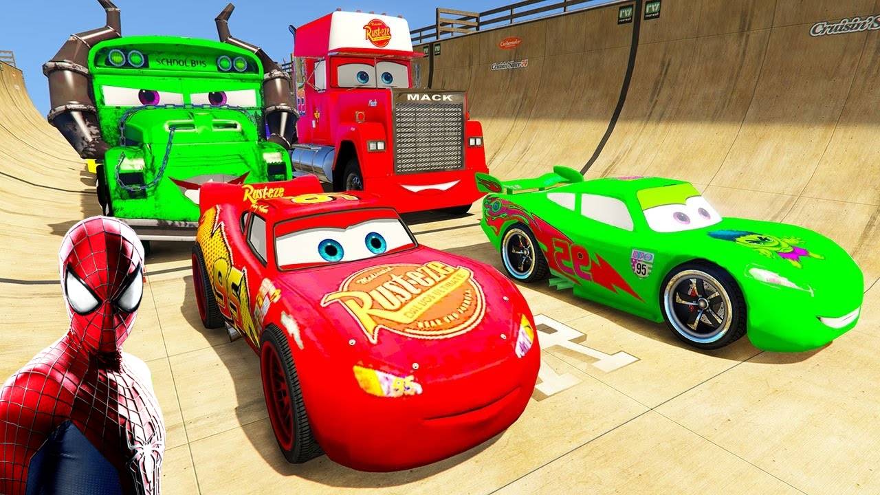 ЧЕЛОВЕК-ПАУК против ХАЛКА МАККУИНА ТАЧКИ Мега БОЛОТО Эпические СУПЕР ГОНКИ с трюками на грузовике