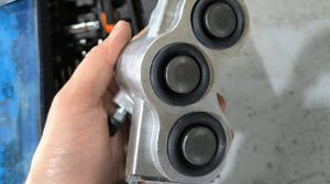 НИВА, с трудом поменял тормозные колодки.