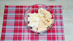 Нежный Творог из замороженной ряженки и сметаны.
