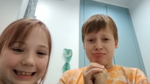 Данил 24 чеса в девчачай полатки