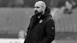 Тренер сербского ФК «Раднички» Жижович умер после потери сознания во время матча