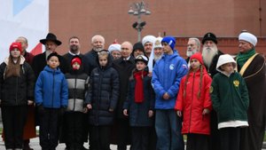 Путин встретился с юными активистами и детьми героев СВО на Красной площади