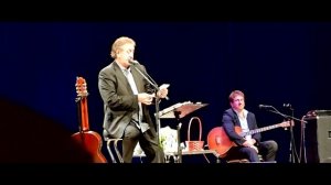 Олег Митяев читает записки из зала. Концерт ″Случайность-промысел судьбы″. г. Ярославль 3.11.2025 г.