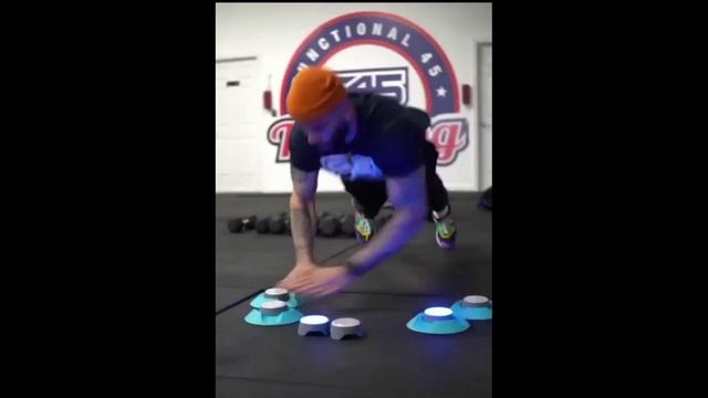 Планка, касание датчиков двумя руками