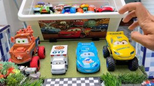 Распакрвка Disney Pixar Cars _ Lightning McQueen, Tow Mater, Doc Hudson, Sally Carrera, Cruz (5)