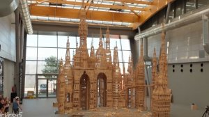 Замок из 240 000 домино.