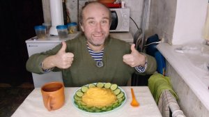 обед с Рыжулей. слышу звуки. сняться странные сны. мукбанг. обжор. еда на камеру. диета. шизофрения.