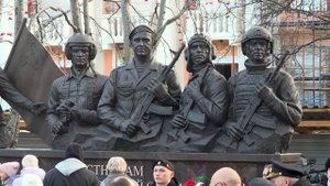 В Североморске открыли памятник военным, которые сражаются с украинскими боевиками