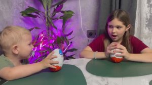 Большой Киндер , Kinder сюрприз распаковка. Суперкот applaydu