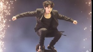 Все замолчали! Неожиданное поведение Чонгука на сцене повергло публику в шок!