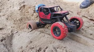 шустрый турбо багги буксует в песке