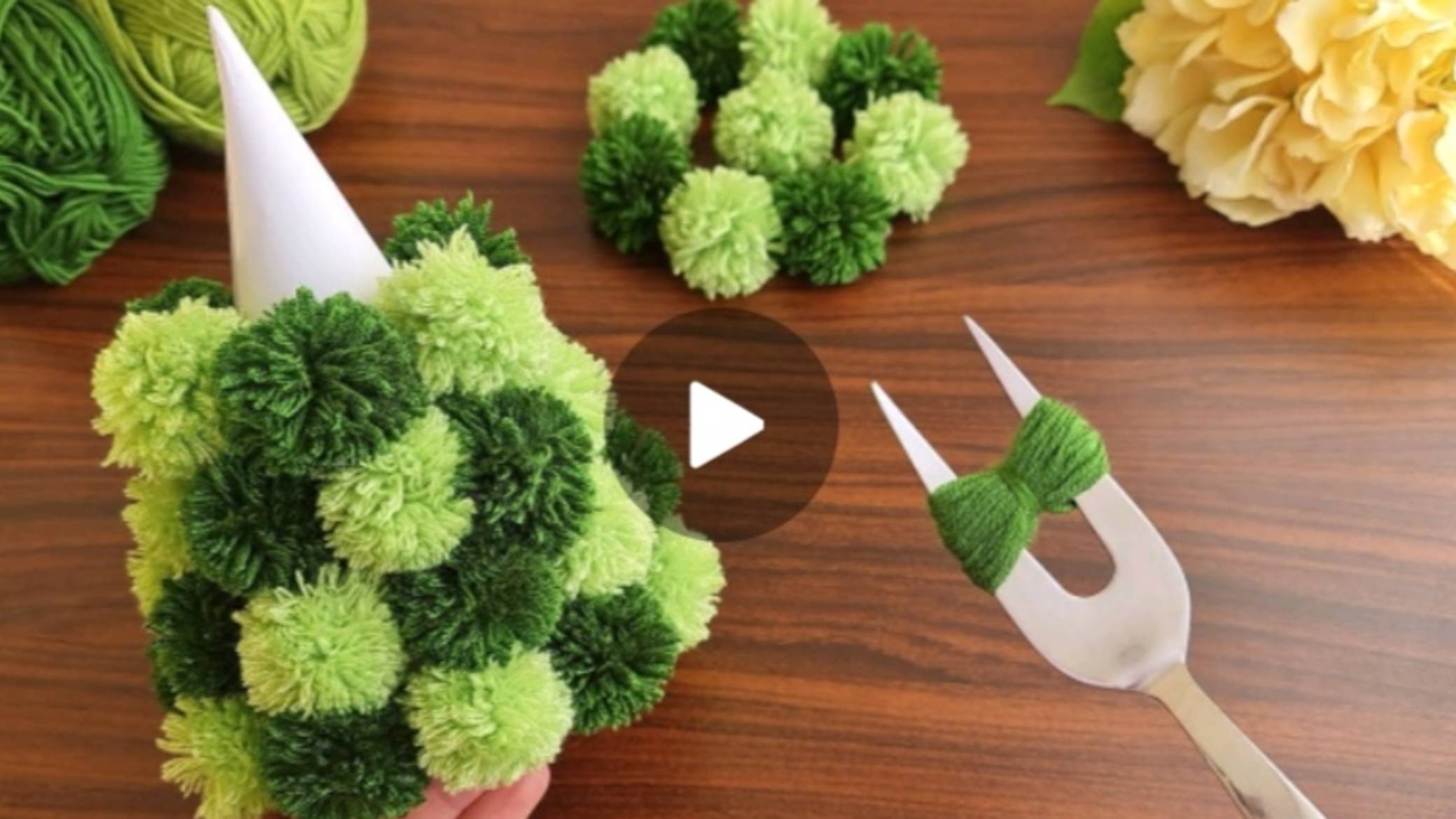 Ёлочка из помпонов 🎄🎄🎄 #все_в_жизни_связано #вязаниекрючком #всевжизнисвязано смотреть онлайн