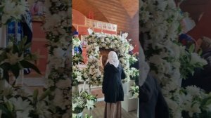 Батюшка Александр поблагодарил  всех Вас мои любимые  на проповеди  кто помог украсить Матерь Божию.
