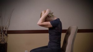 2_простых_упражнения_от_БОЛИ_в_ПОЯСНИЦЕ_и_середине_СПИНЫ___быстрое